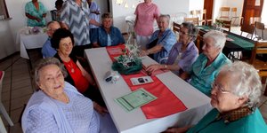 Gansbaai Dept trakteer Bejaardes 3